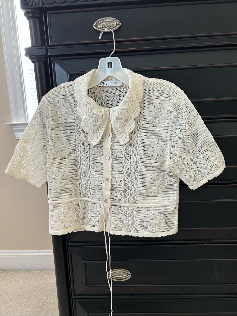 Zara Cream Cotton Lace Button-Front Short Sleeve Top with Scalloped Collar